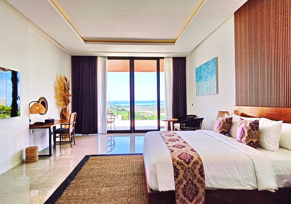 Interior view of Bungalow Queen