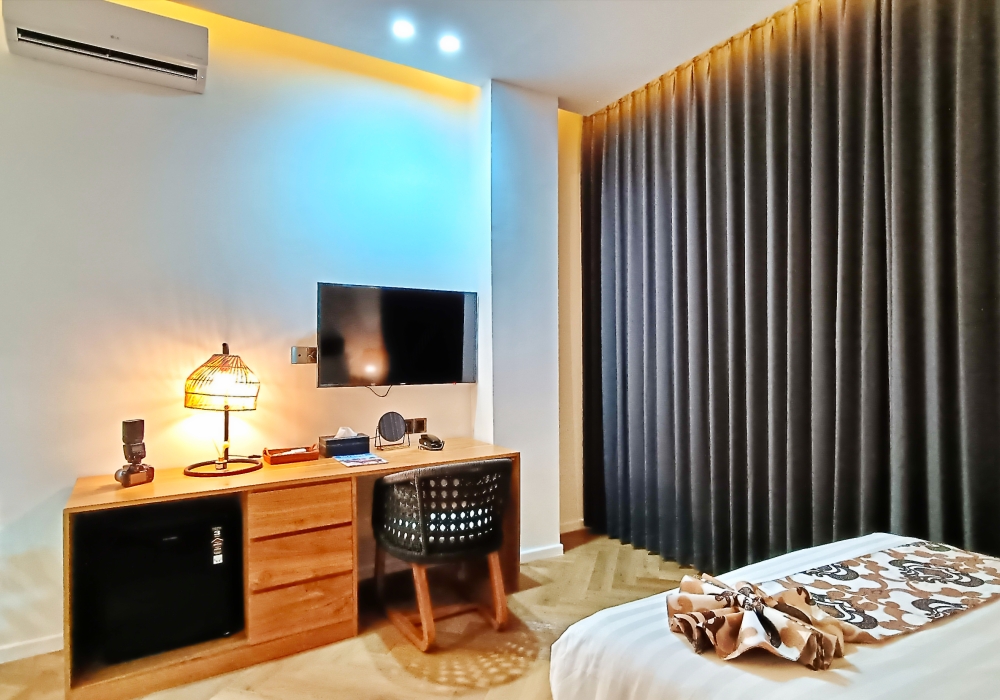 Interior view of Bungalow Queen