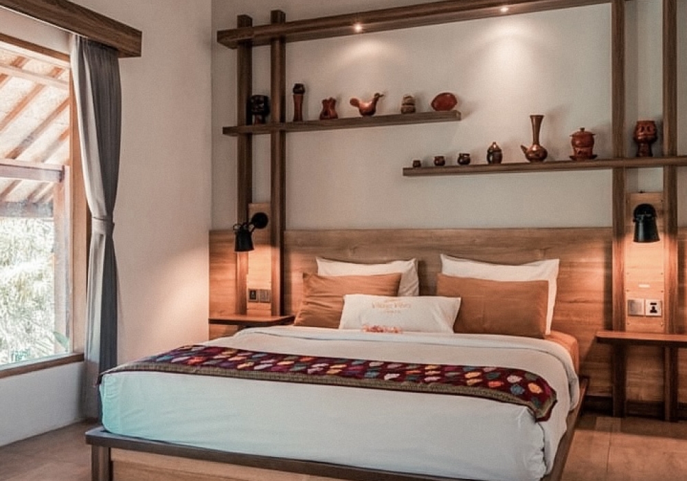 Interior view of Bungalow Queen